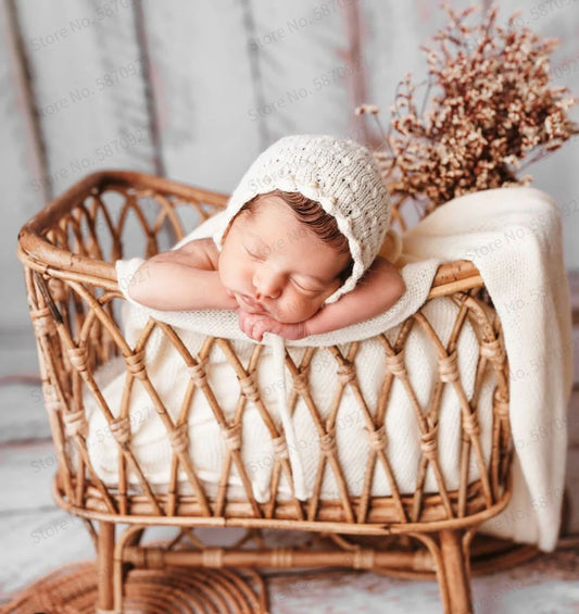 Vintage Rattan Baby Basket & Wooden Crib – Newborn Photography Props for Photo Shoots